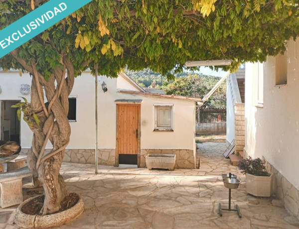 Casa con Piscina y totalmente amueblado en Olerdola.