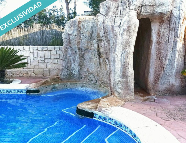 Casa con Piscina y totalmente amueblado en Olerdola.