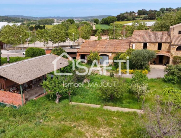 Masía de 8 habitaciones ideal para turismo rural en La Bisbal d’Empordà