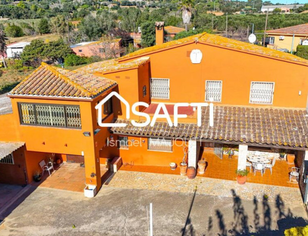 Casa unifamiliar con piscina y licencia de turismo en la Costa Brava