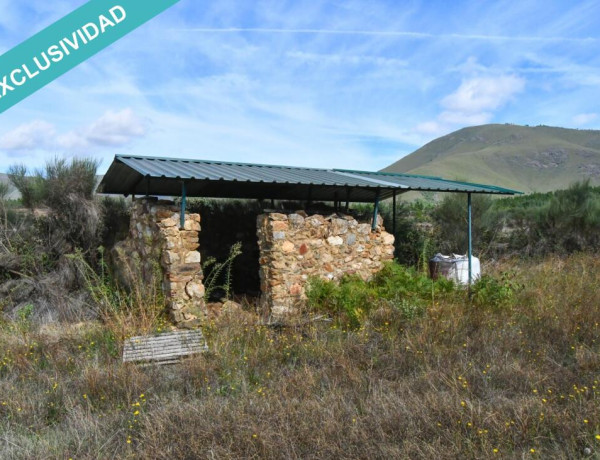 Finca agraria con agua en un entorno inmejorable.