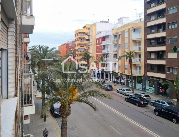 Piso de 4 dormitorios y 2 baños con ascensor