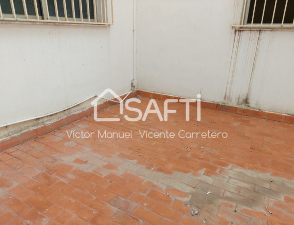 Local comercial con terraza trasera 