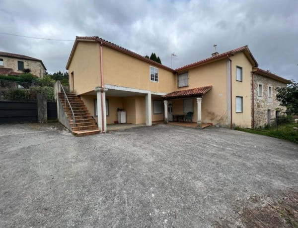 Casa de 350 m2 construida en un terreno de 5.125 m2 (urbano y rústico)