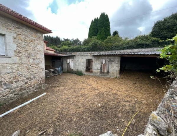 Casa de 350 m2 construida en un terreno de 5.125 m2 (urbano y rústico)