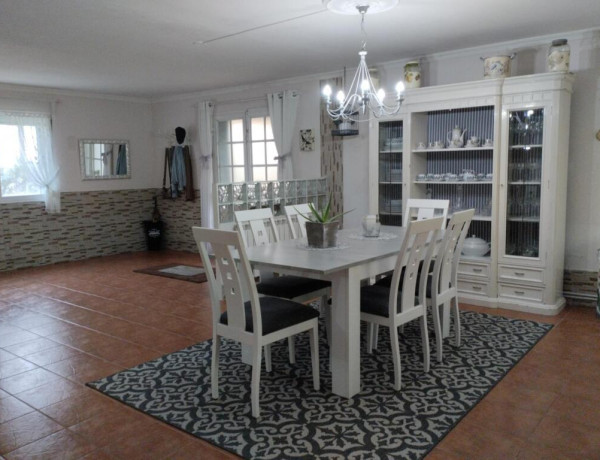 GRAN OPORTUNIDAD, excelente chalet en venta en en Cambados