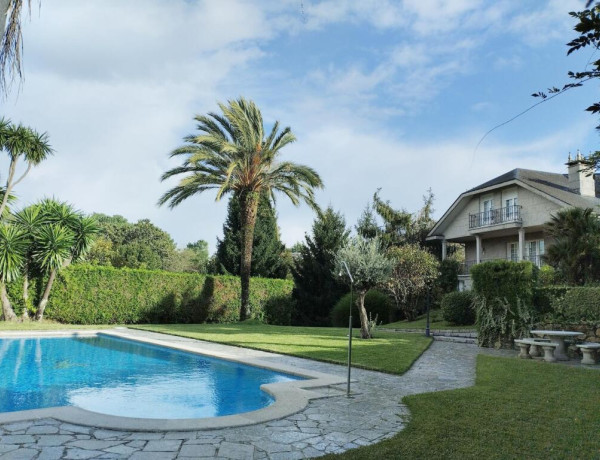 GRAN OPORTUNIDAD, excelente chalet con piscina y cancha de tenis/padel, en venta en Fontecarmoa, Vilagarcia de Arousa