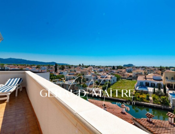 Encantador Apartamento con Vistas al Canal en Empuriabrava, España