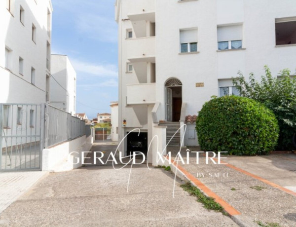 Encantador Apartamento con Vistas al Canal en Empuriabrava, España