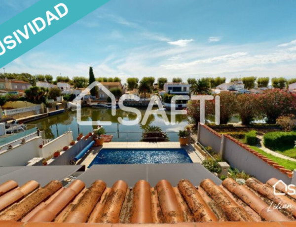 ¡EXCLUSIVO! Sublime casa situada en el ancho canal de Empuriabrava