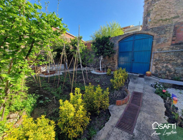 Casa pareada en Vilajuïga con jardín y garaje doble