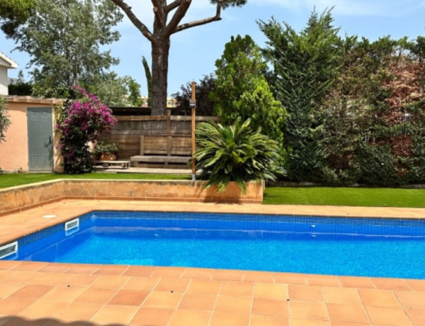 Estupenda casa con piscina.