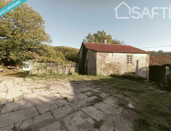 ENCANTADORA CASA RURAL SOBRE LA LADERA DEL MONTE FARO