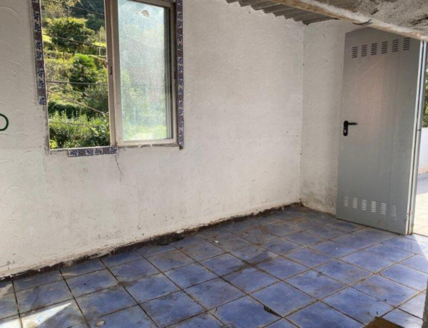 Venta de casa con aparcamiento en zona tranquila