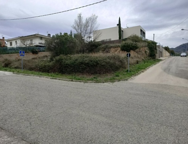 Terreno llano esquinero a 30min de Barcelona.