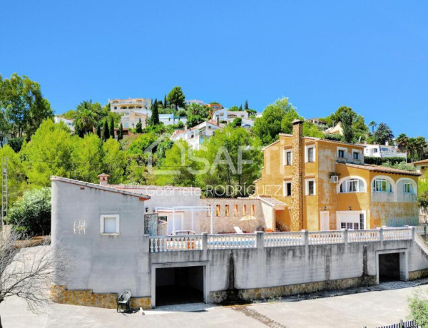 Villa compuesta por DOS CASAS independientes!!! ¿Te falta espacio?, ¿Buscas una propiedad con entorno natural? Hoy te ofrezco encantadora villa en ubicada en el bonitopueblo de Orba.