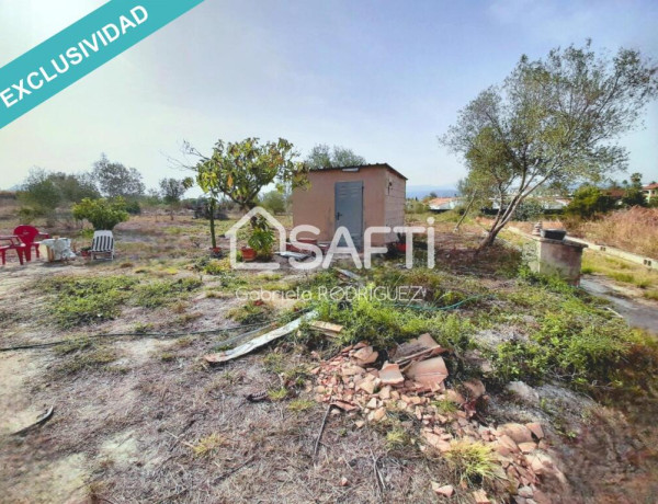 Bonito terreno ubicado en el pueblo de Beniarbeig con posibilidad de tener tu propia caravana.