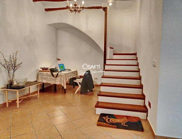 Oportunidad única! Espectacular casa de pueblo en zona tranquila con abundante luz y espacio