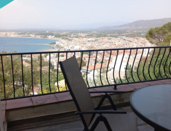   Precioso apartamento con vistas en Roses. Precio 290.000 €