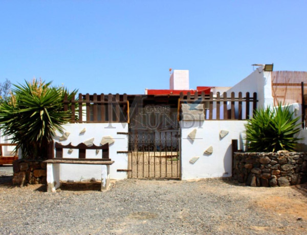 SE VENDE SOLAR CON 5 APARTAMENTOS EN TAMARETILLA, FUERTEVENTURA