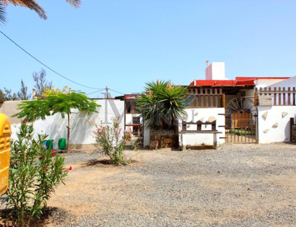 SE VENDE SOLAR CON 5 APARTAMENTOS EN TAMARETILLA, FUERTEVENTURA