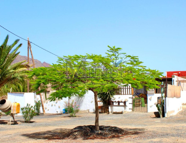 SE VENDE SOLAR CON 5 APARTAMENTOS EN TAMARETILLA, FUERTEVENTURA