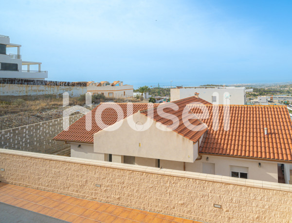 Espectacular chalet de 323 m² de superficie y 400 m² de parcela  en Calle Jaén, 03509 Finestrat (Alacant)