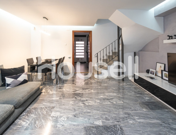 Casa en venta de 190 m² Avenida Ramón Berenguer, 08924 Santa Coloma de Gramenet (Barcelona)