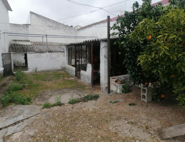 CASA EN PLANTA BAJA CON ACCESO A DOS CALLES