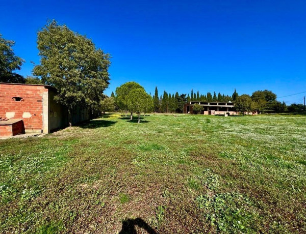 Casa unifamiliar con gran terreno muy cerca de Figueres