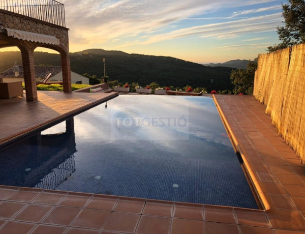 Casa-Chalet en Venta en Santa Cristina D Aro Girona Ref: VC-1861