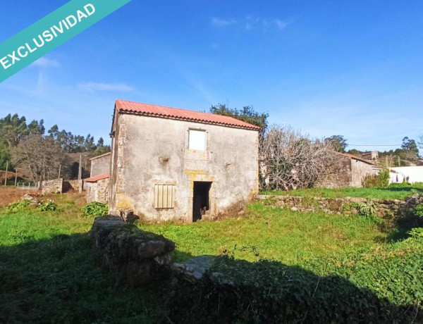 Edificaciones para restaurar en el lugar de A Grixa.