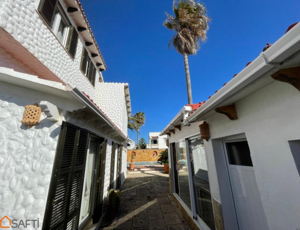 Gran propiedad con dos Chalets, Piscina y Jacuzzi listos para disfrutar juntos o separado.