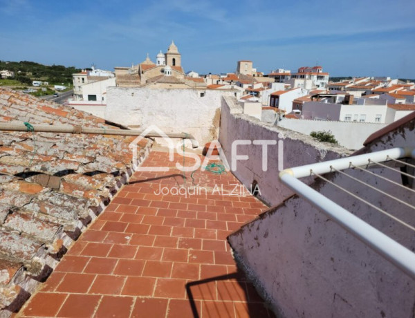 Terreno a la venta con edificación + 2 locales