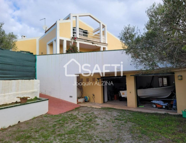 Casa unifamiliar con piscina y licencia turística.