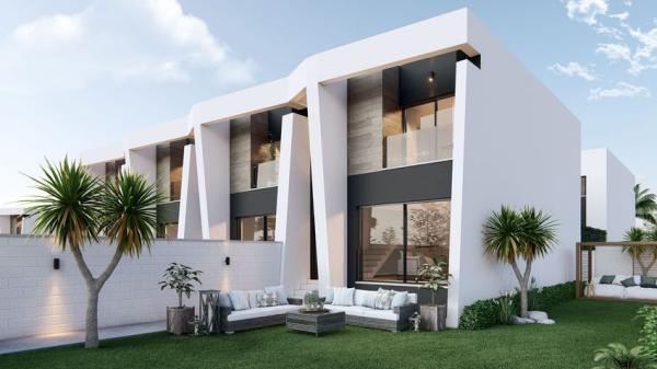 Chalet adosado en venta en calle Orihuela, 28