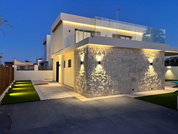 Casa o chalet independiente en venta en avenida Torrevieja Mz II, 27