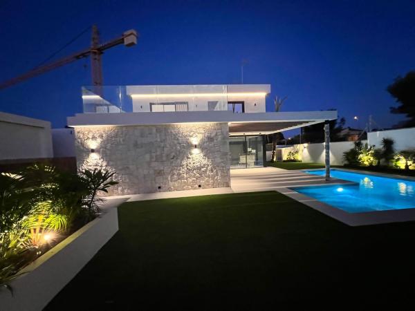 Casa o chalet independiente en venta en avenida Torrevieja Mz II, 27