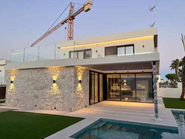 Casa o chalet independiente en venta en avenida Torrevieja Mz II, 27