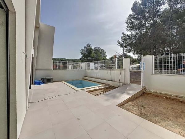 Chalet adosado en venta en plaza del Segre, 1