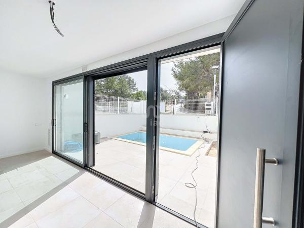 Chalet adosado en venta en plaza del Segre, 1