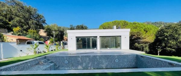 Casa o chalet independiente en venta en calle Del Montsià, 4