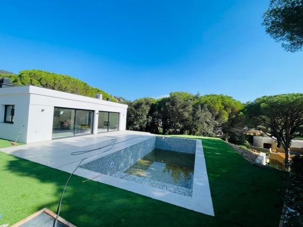 Casa o chalet independiente en venta en calle Del Montsià, 4