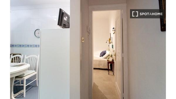 Elegante habitación en un apartamento de 7 dormitorios en Indautxu, Bilbao