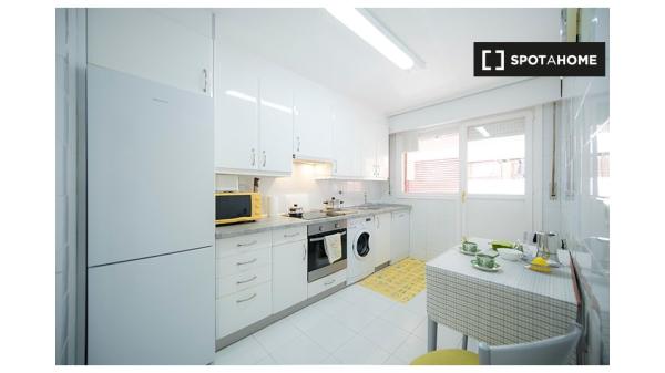 Habitación en apartamento de 3 dormitorios en Begoña, Bilbao