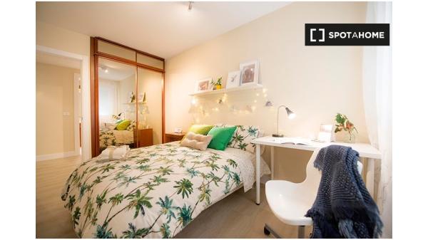 Room in 3-bedroom apartment in Begoña, Bilbao