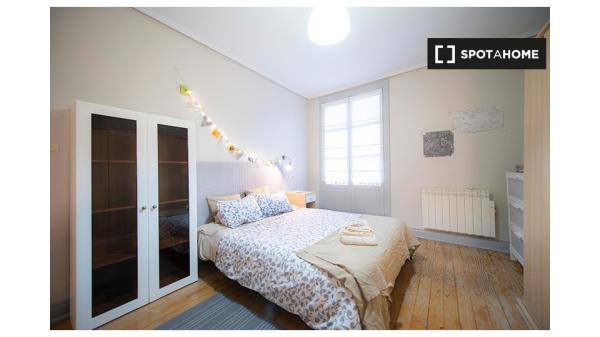 Alquile una habitación en piso compartido en Casco Viejo, Bilbao