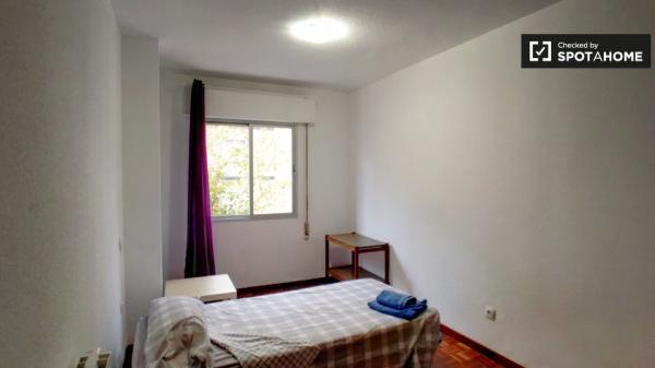 Apartamento de 4 dormitorios en alquiler en Alcalá de Henares.