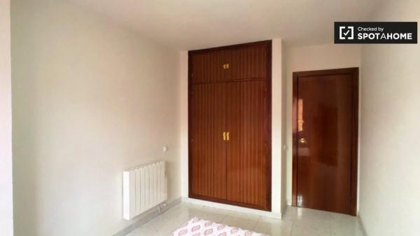 Apartamento de 4 dormitorios en alquiler en Alcalá de Henares, Madrid.