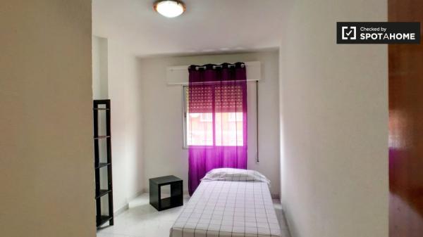 Apartamento de 4 dormitorios en alquiler en Alcalá de Henares, Madrid.